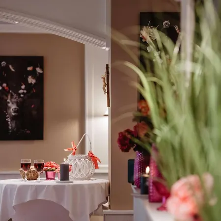 호텔 Unter Den Linden 3*