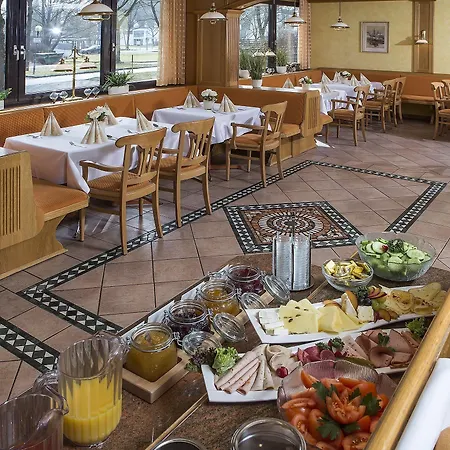 호텔 Unter Den Linden 3*